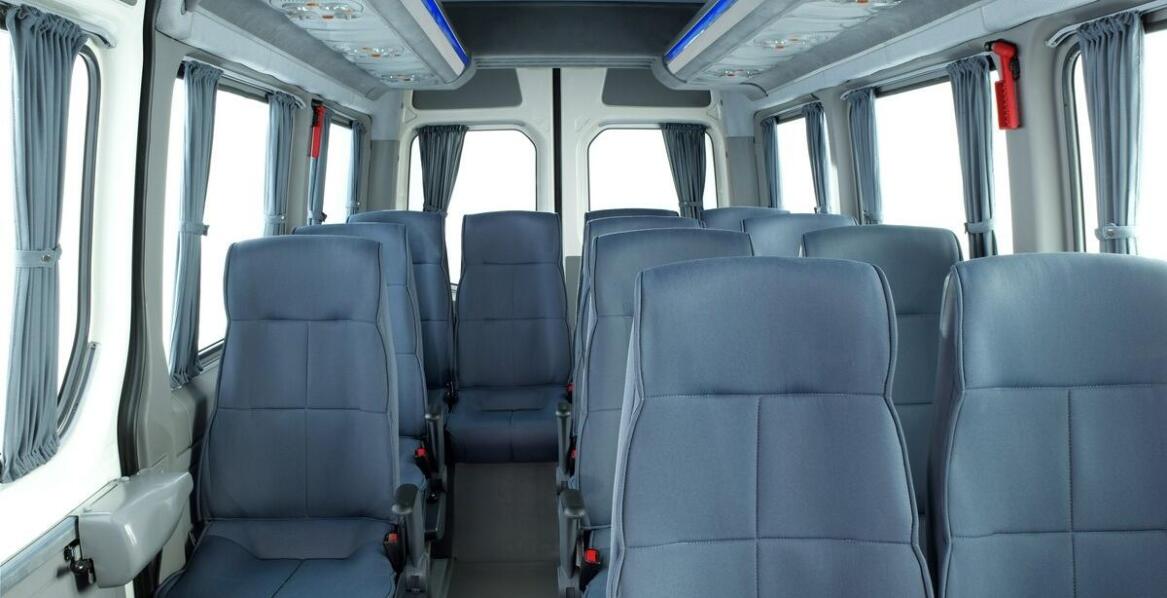 Co wyróżnia nowoczesne busy w międzynarodowym transporcie osób?