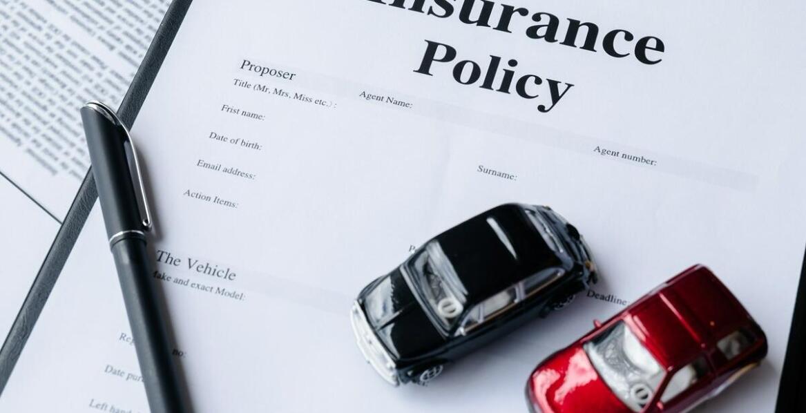 Ubezpieczenie OC: jakie dodatkowe opcje warto rozważyć?