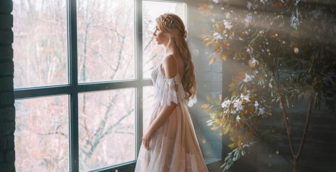 Suknie ślubne w stylu romantycznym - jak podkreślić wyjątkowość tego dnia?