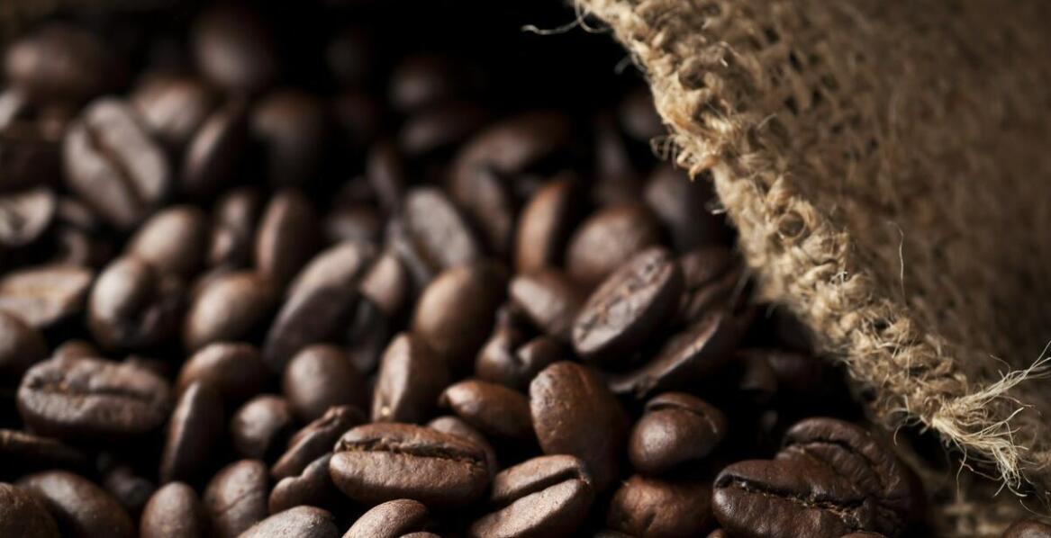 Dlaczego warto wybrać kawę ziarnistą dla pełniejszego aromatu?