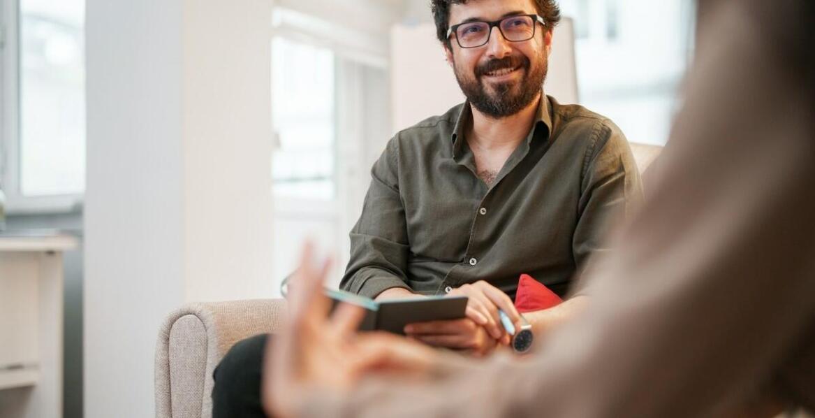 Jak zbudować trwałą więź emocjonalną dzięki terapii skoncentrowanej na emocjach?