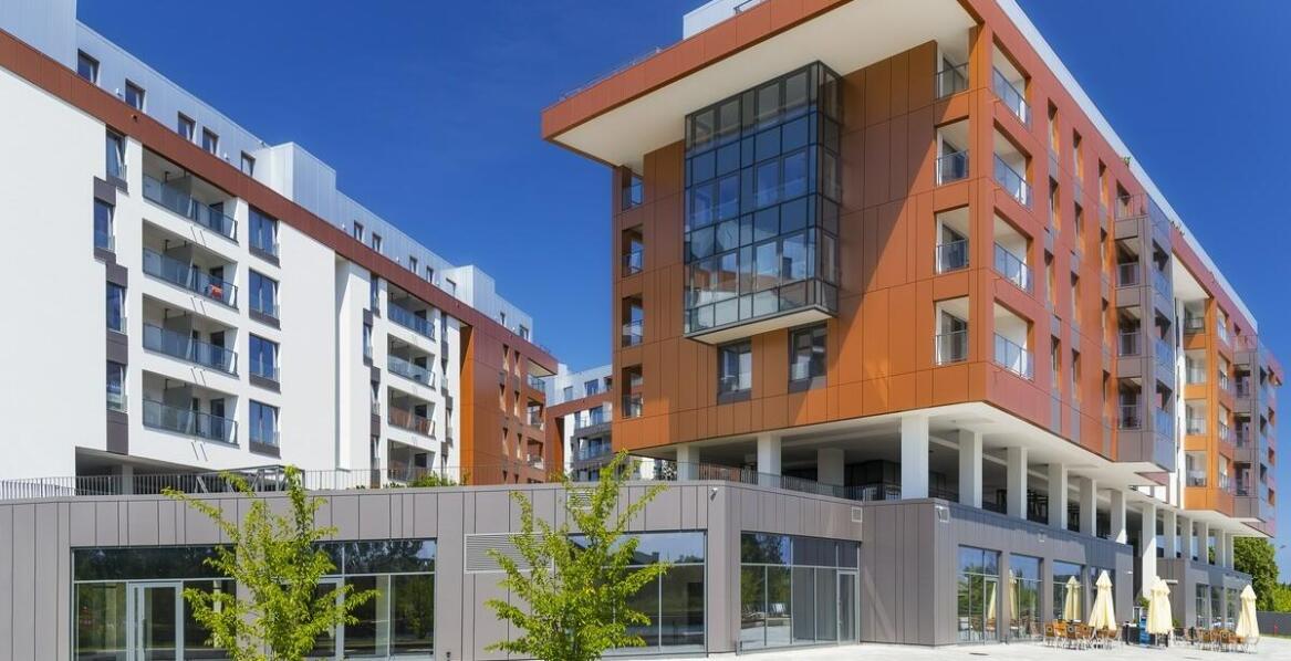 Jak hotele modułowe wpisują się w trendy architektury zrównoważonej?