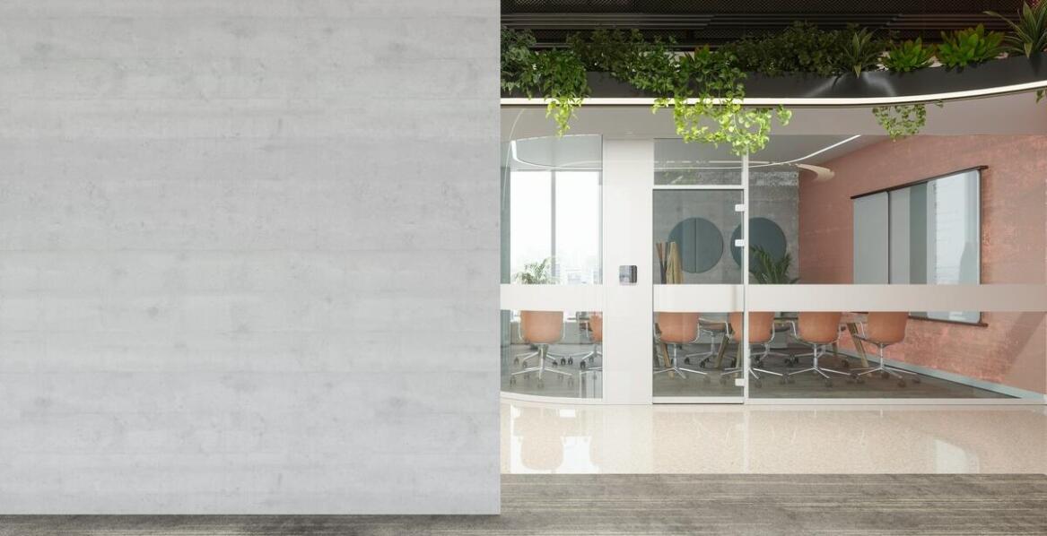 Jak regularne sprzątanie wpływa na estetykę biur i salonów sprzedaży?