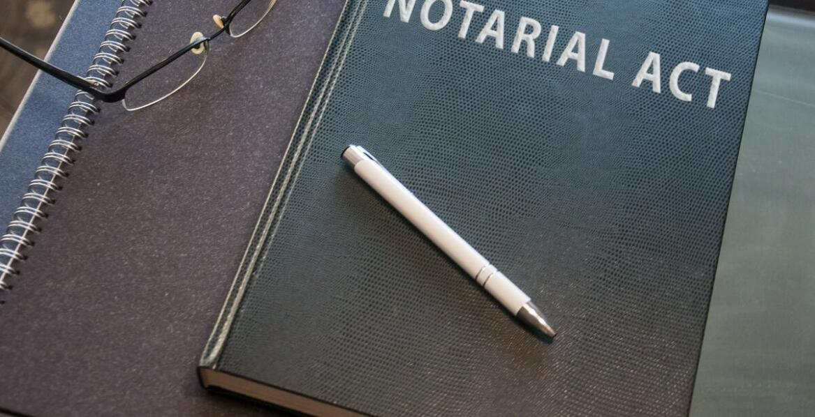 Znaczenie przechowywania dokumentów i cennych papierów w notarial office
