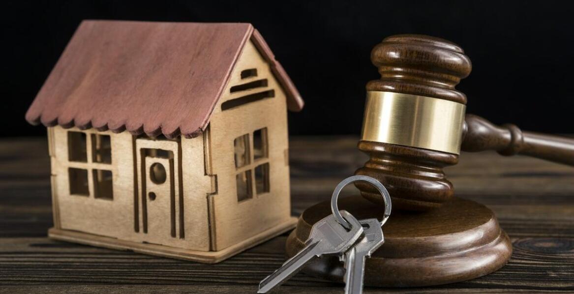 Procedura eksmisji dłużnika z nieruchomości – najważniejsze informacje