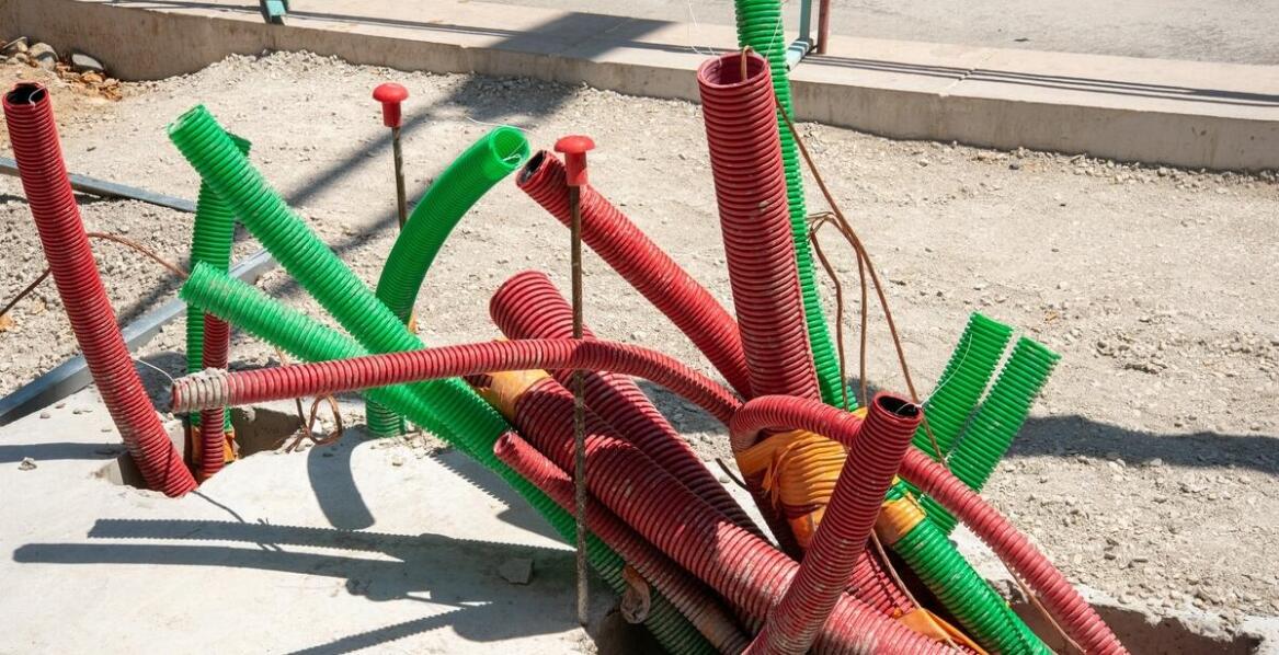 Osłona spiralna na kable – jak chroni i zwiększa trwałość instalacji