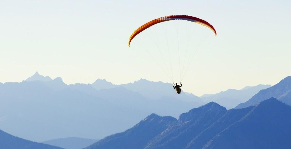 Jak kurs na spadochron może wpłynąć na twoje życie zawodowe?