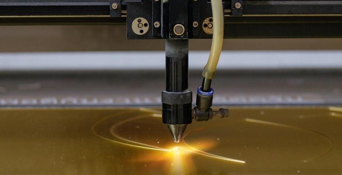 Precyzja i trwałość — dlaczego warto wybrać grawerowanie laserem?