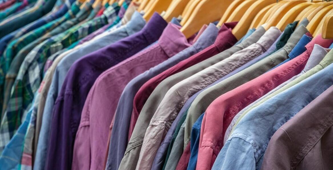 Białe joggery a ich rola w codziennej pracy personelu medycznego