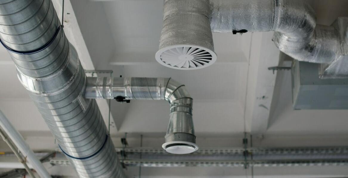 Rola montażu wentylacji w zapobieganiu wilgoci i pleśni w domach