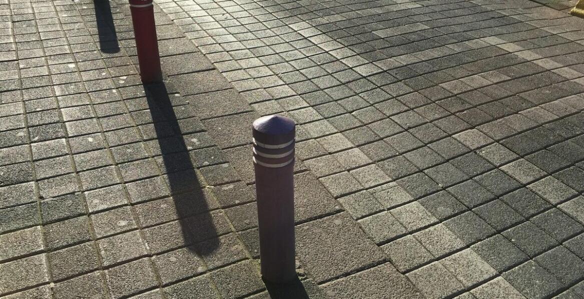 Słupki betonowe okrągłe jako element zwiększający estetykę osiedli mieszkalnych