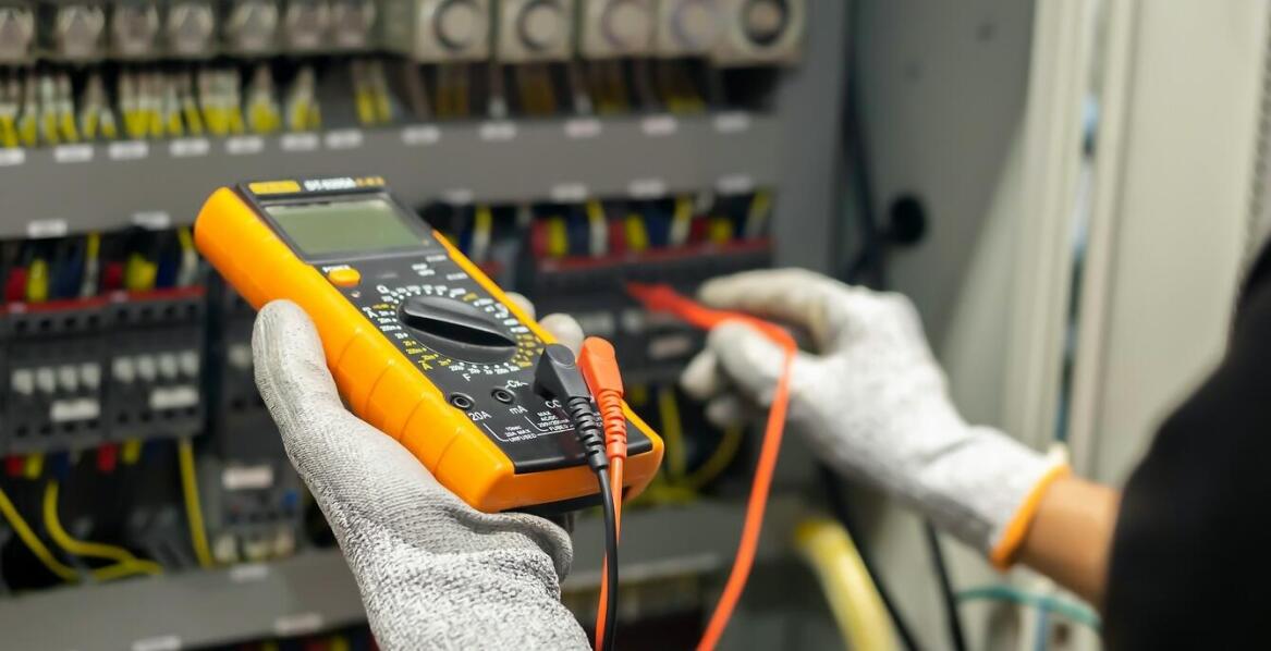 Wpływ dokładności pomiarów elektrycznych suwnic na optymalizację produkcji