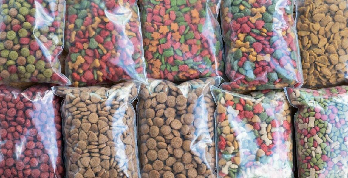 Jakie składniki odżywcze są kluczowe w karmach dla zwierząt?