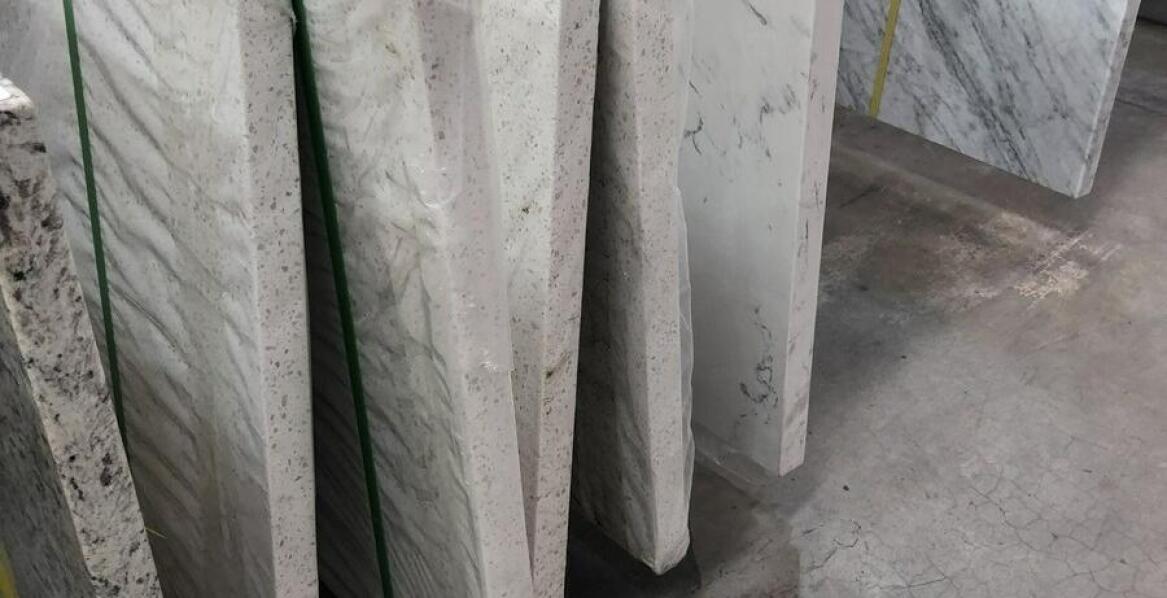 Zalety współpracy z hurtownią płyt nagrobkowych dla architektów i firm budowlanych