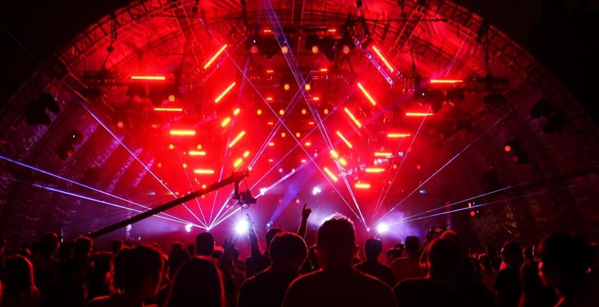 Wpływ wynajmu telebimów na zwiększenie zaangażowania uczestników eventu