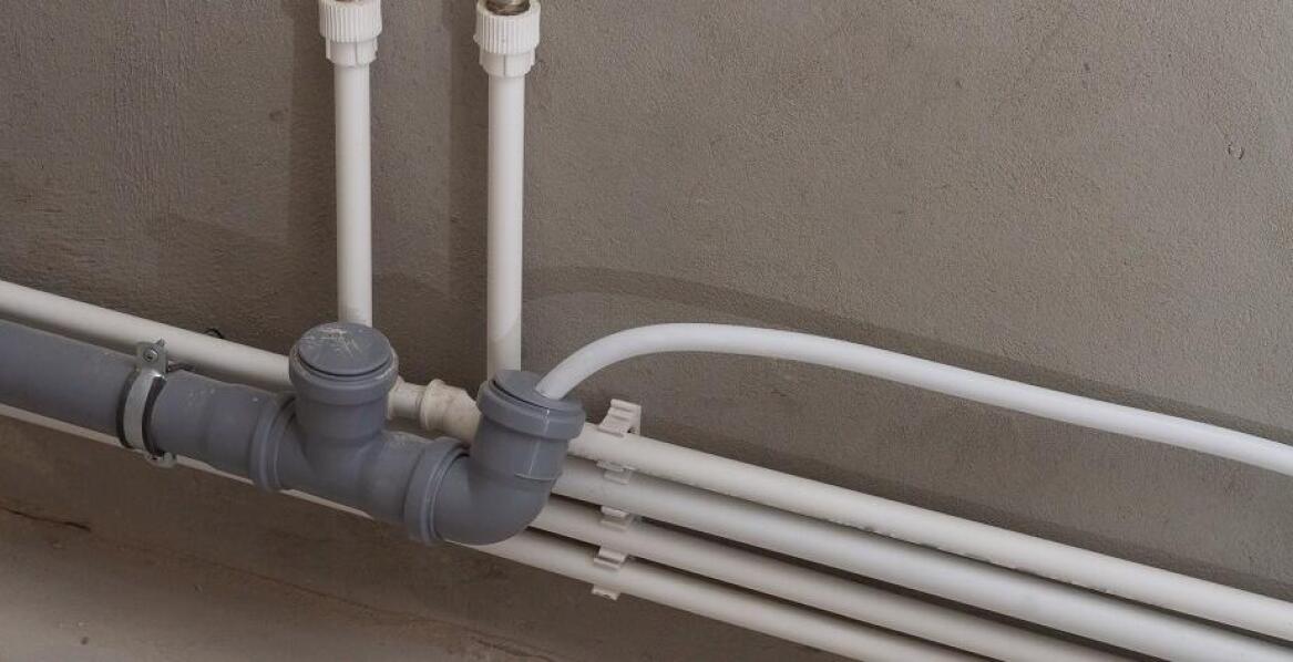 Jakie są kluczowe elementy instalacji kanalizacyjnych?
