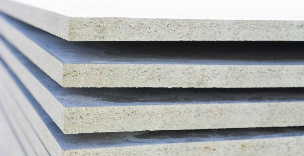 Zalety stosowania płyt antypoślizgowych w branży logistycznej