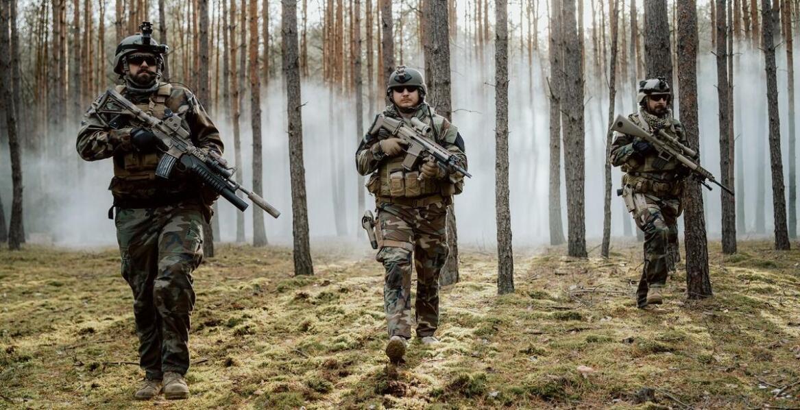 Różnorodność iluminatorów – które warto mieć w swoim ekwipunku myśliwskim?