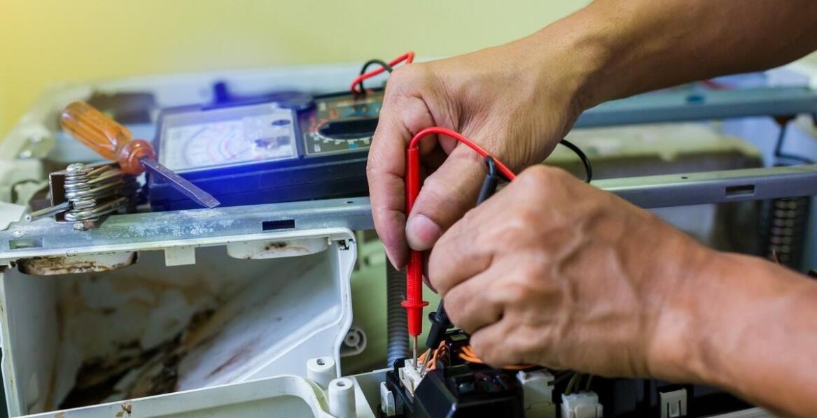 Dlaczego kolekcjonerzy sprzętu RTV wybierają profesjonalne serwisy do konserwacji swoich urządzeń?