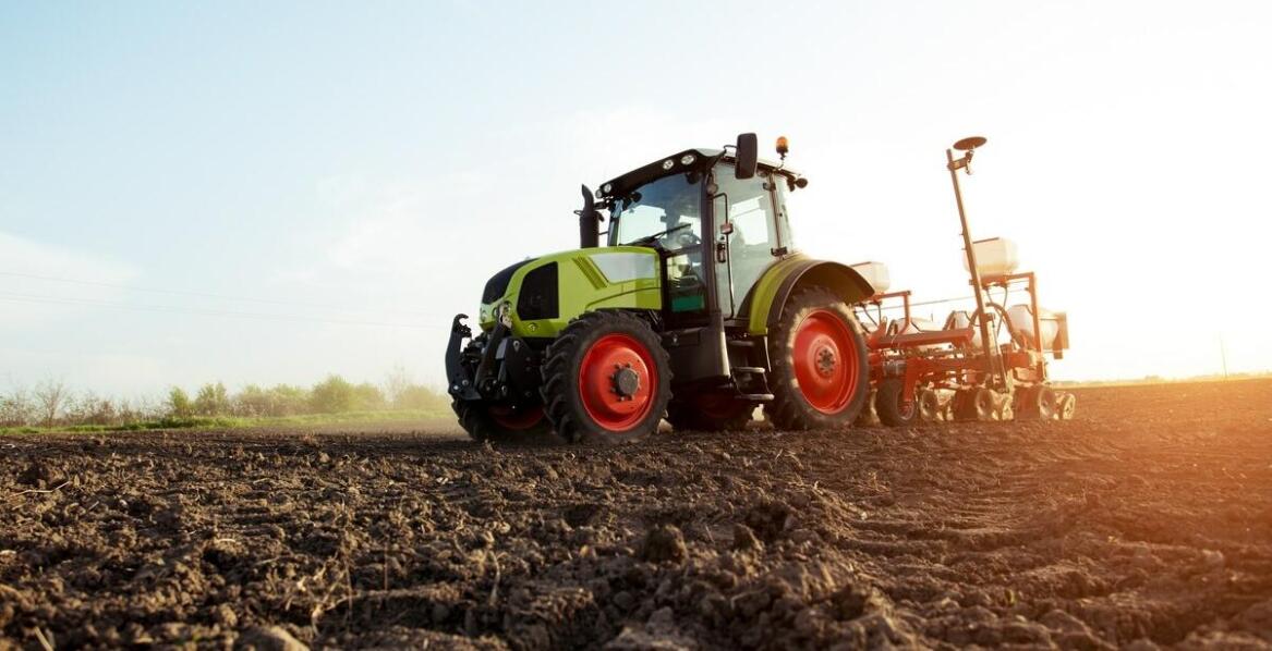 Jak transport wpływa na logistykę w gospodarstwie rolnym?