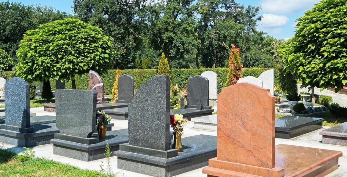 Jakie elementy warto uwzględnić przy projektowaniu pomników artystycznych?