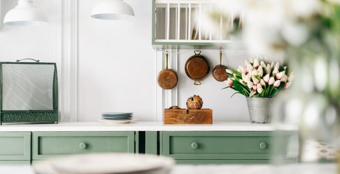 Podstawka pod dzbanek – jak dbać o nią, by służyła przez lata?