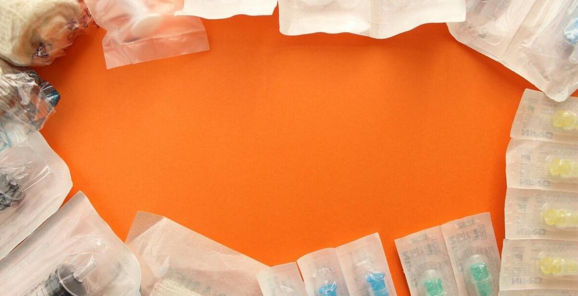 Jakie są korzyści z używania opakowań PET w branży medycznej?