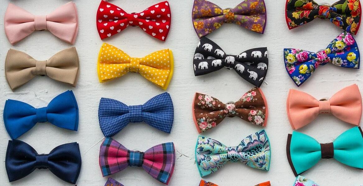 Różnice między tradycyjnymi a nowoczesnymi kokardkami na prezent