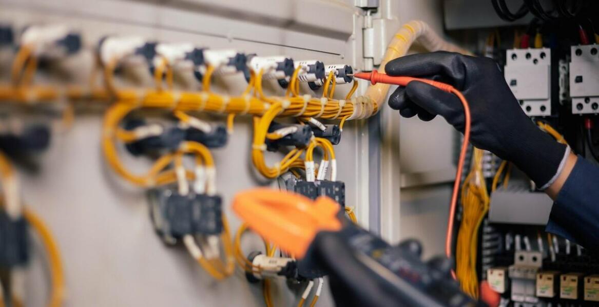 Kosztorys instalacji elektrycznej – kluczowe aspekty dla inwestorów