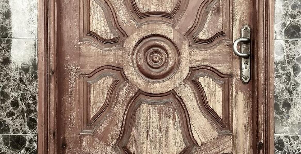 Różnorodność stylów drzwi drewnianych – jak wybrać najlepszy dla siebie?