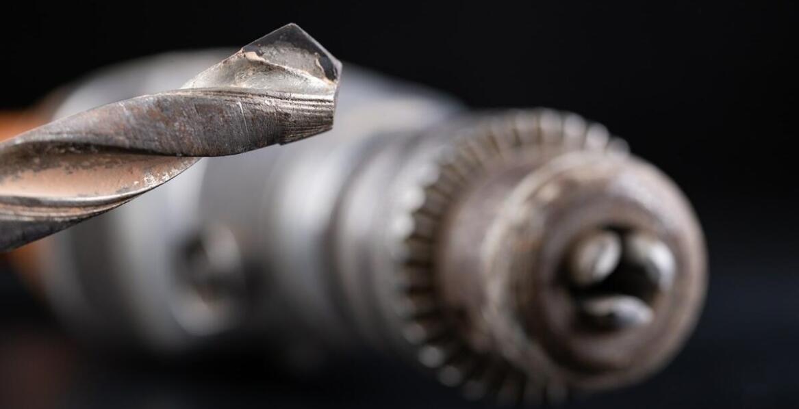 Czy uchwyt wiertarski na stożek pasuje do każdego rodzaju wiertarki?