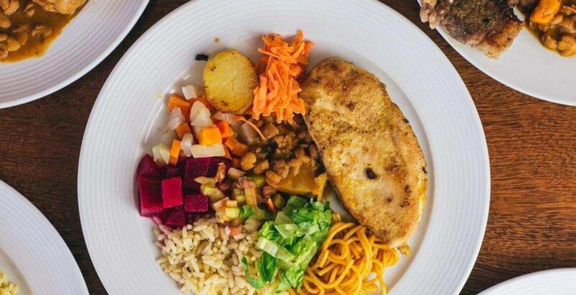 Polskie smaki na talerzu – co serwujemy na obiad w Poznaniu?