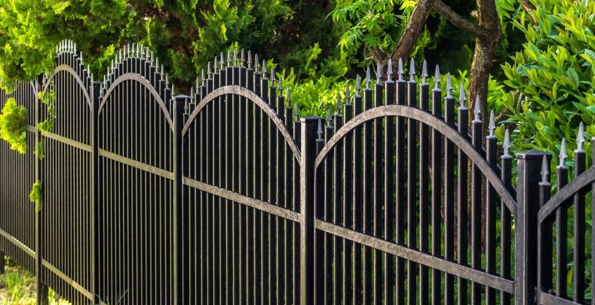 Ochrona antykorozyjna paneli ogrodzeniowych – klucz do trwałości