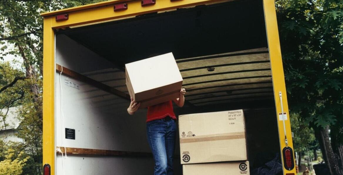 Transport delikatnych przedmiotów podczas przeprowadzki do Danii