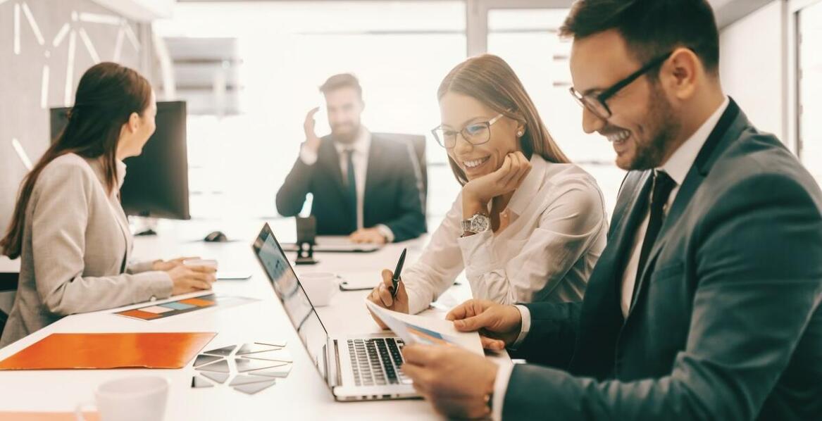 Jakie wsparcie finansowe otrzymują agenci w multiagencji ubezpieczeniowej?