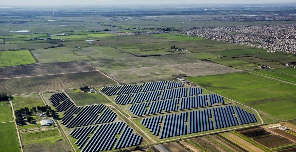 Jak zmniejszyć ryzyko pożaru na farmach fotowoltaicznych poprzez odpowiednie koszenie?