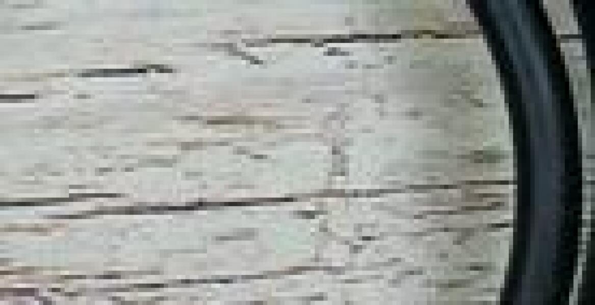 Jakie są zalety stosowania nity i opasek montażowych w instalacjach izolacyjnych?