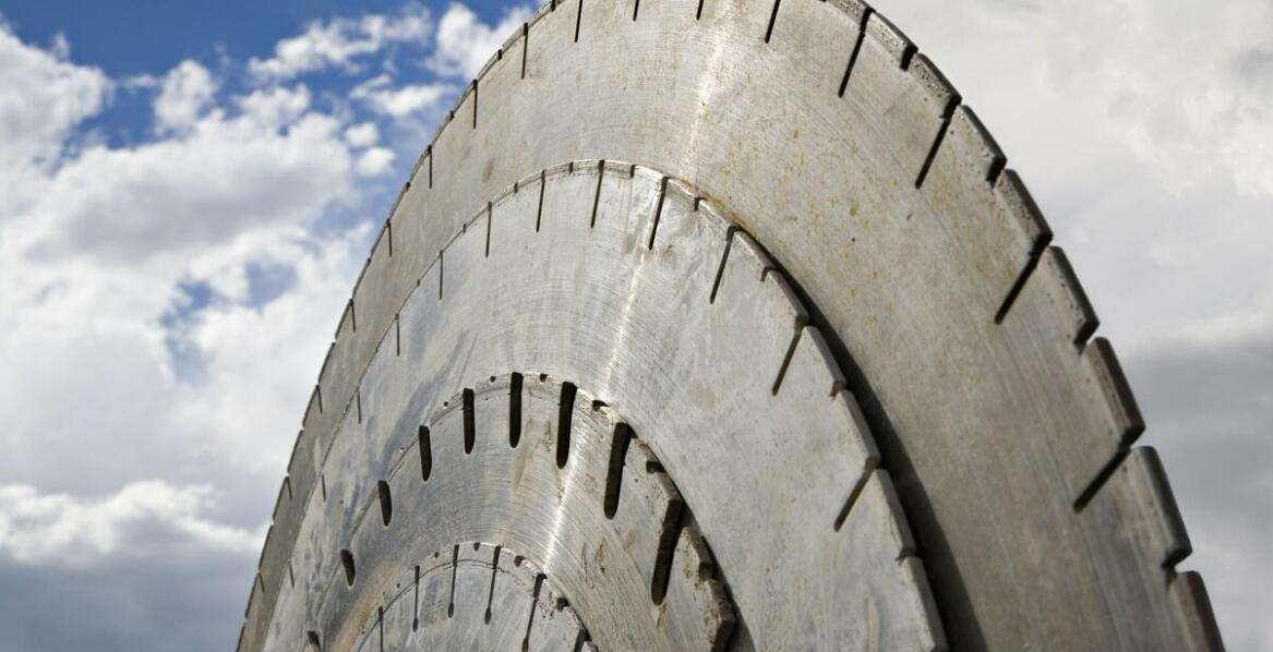 Tarcze diamentowe do szlifowania – jakie materiały można nimi obrabiać?