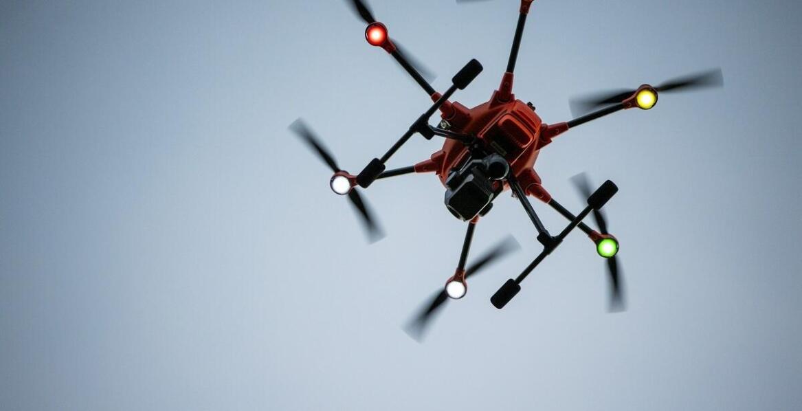 Zastosowanie dronów z kamerami termowizyjnymi w ocenie stanu dachów