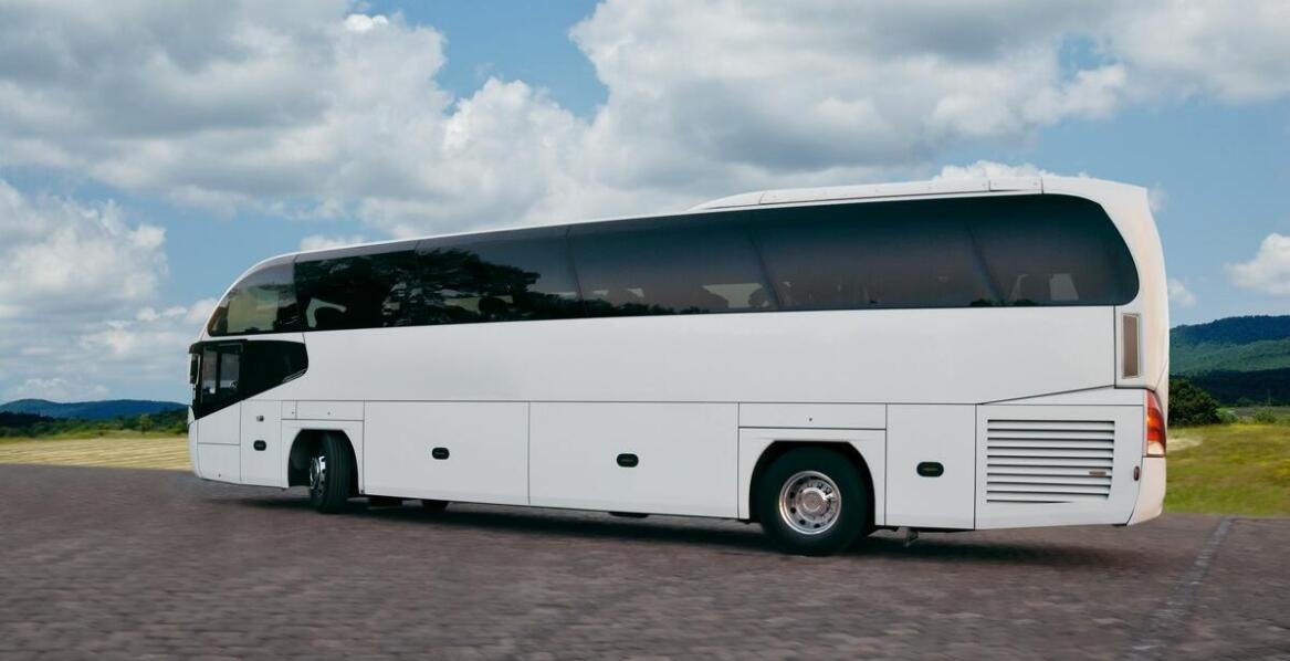Jak nowoczesne busy wpływają na komfort podróży w transporcie osób?