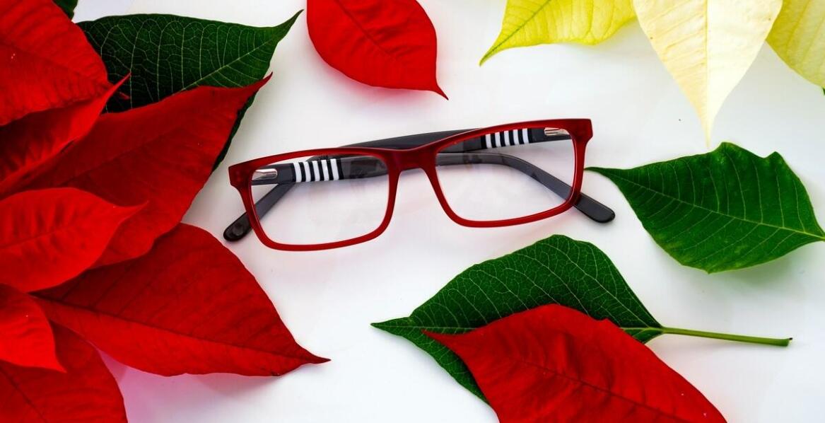 Jakie okulary korekcyjne damskie wybrać do czytania i pracy przy komputerze?