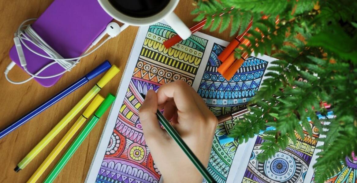 Jakie korzyści płyną z używania filiżanek reklamowych na eventach branżowych?