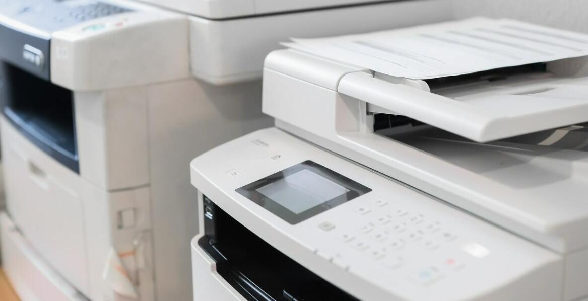 Jakie są kluczowe korzyści z audytu kosztów drukowania w firmie?