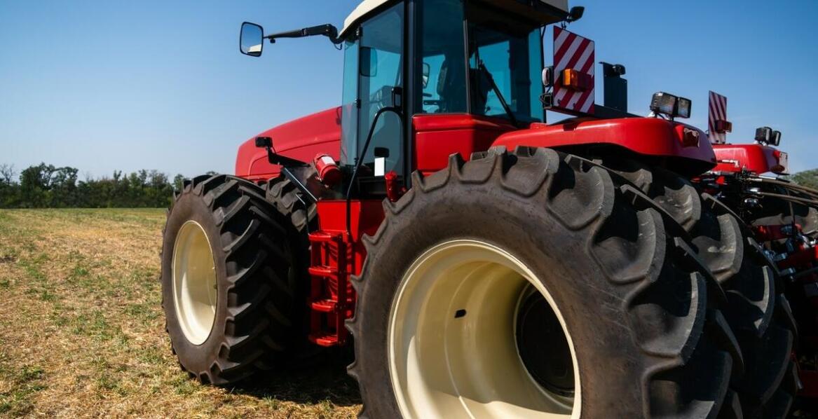 Jakie są konsekwencje stosowania niskiej jakości filtrów powietrza w ciągnikach?