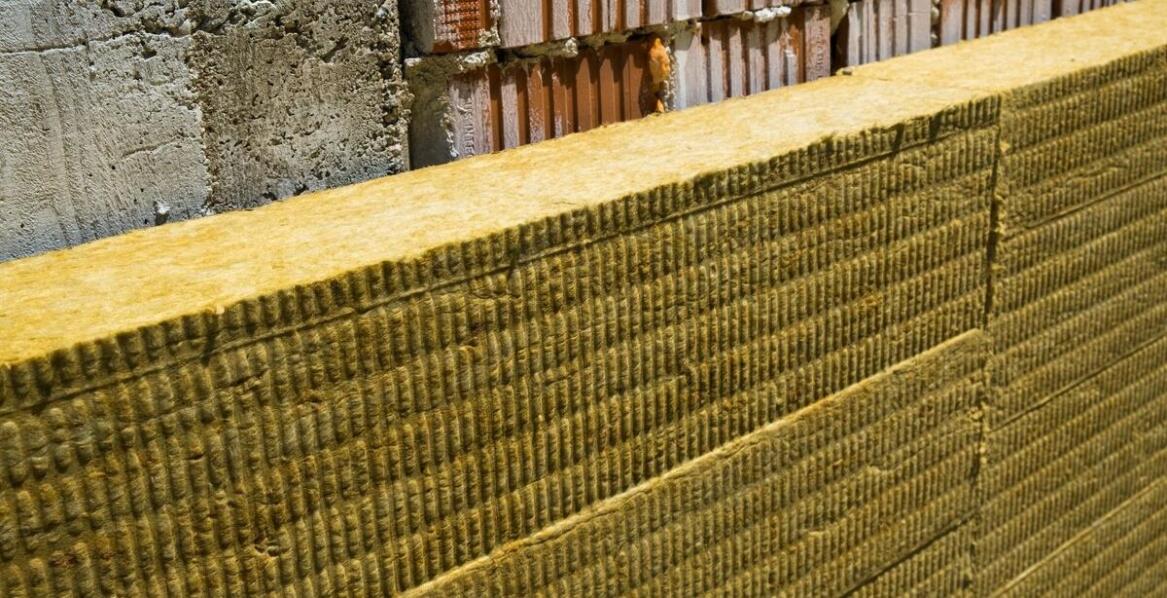 Jakie są korzyści z użycia kleju do siatki w budownictwie energooszczędnym?