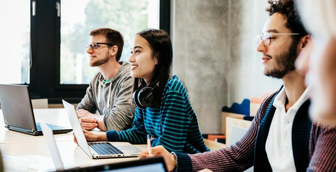 Czym wyróżniają się internetowe studia podyplomowe w zakresie pedagogiki korekcyjnej?