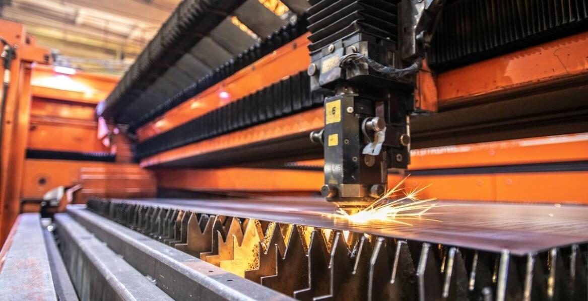 Jakie korzyści niesie precyzyjne cięcie CNC dla branży budowlanej?