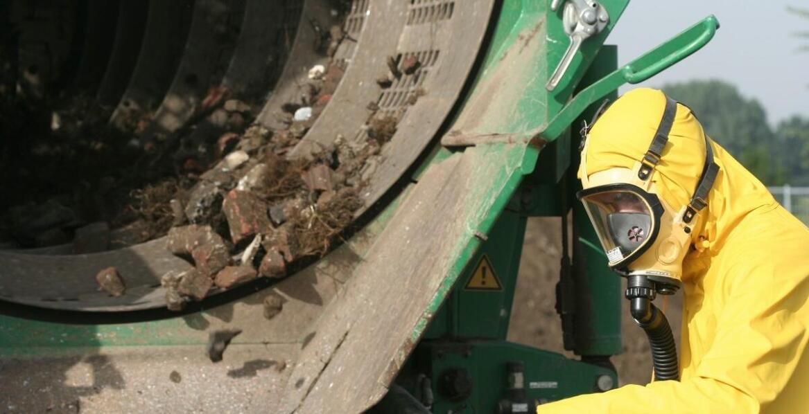 Jak bezpiecznie przeprowadzić złomowanie maszyn przemysłowych?