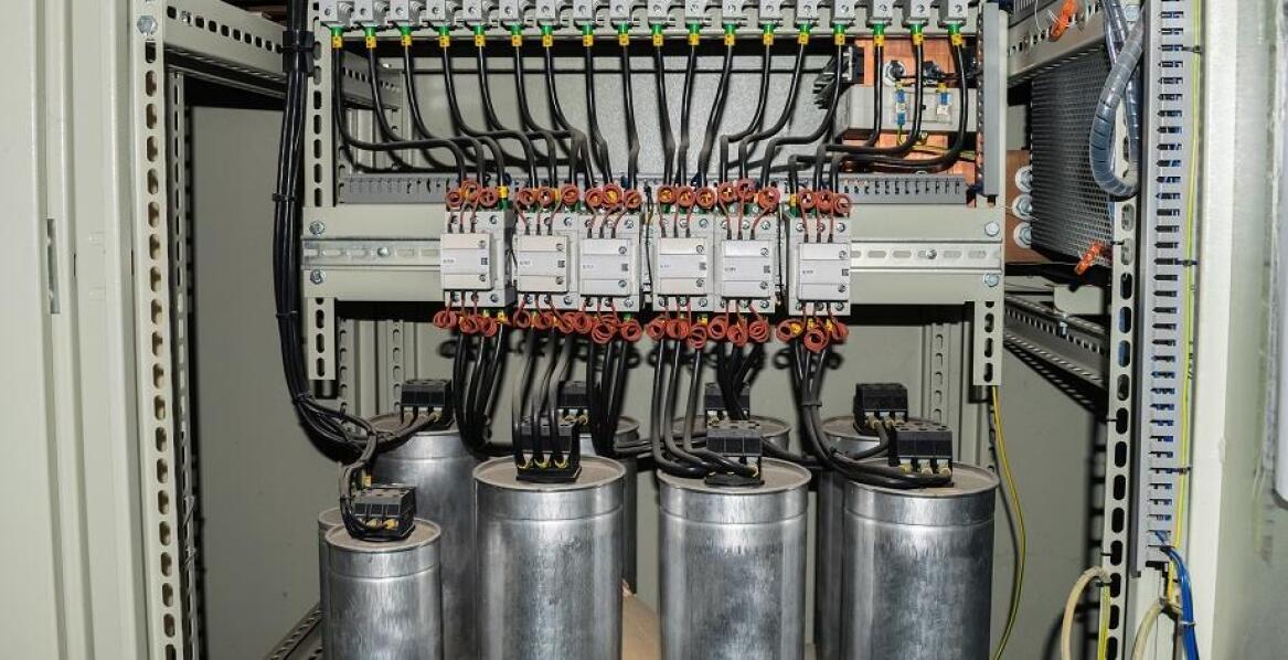 Kompensacja mocy biernej w domach – czy to się opłaca?