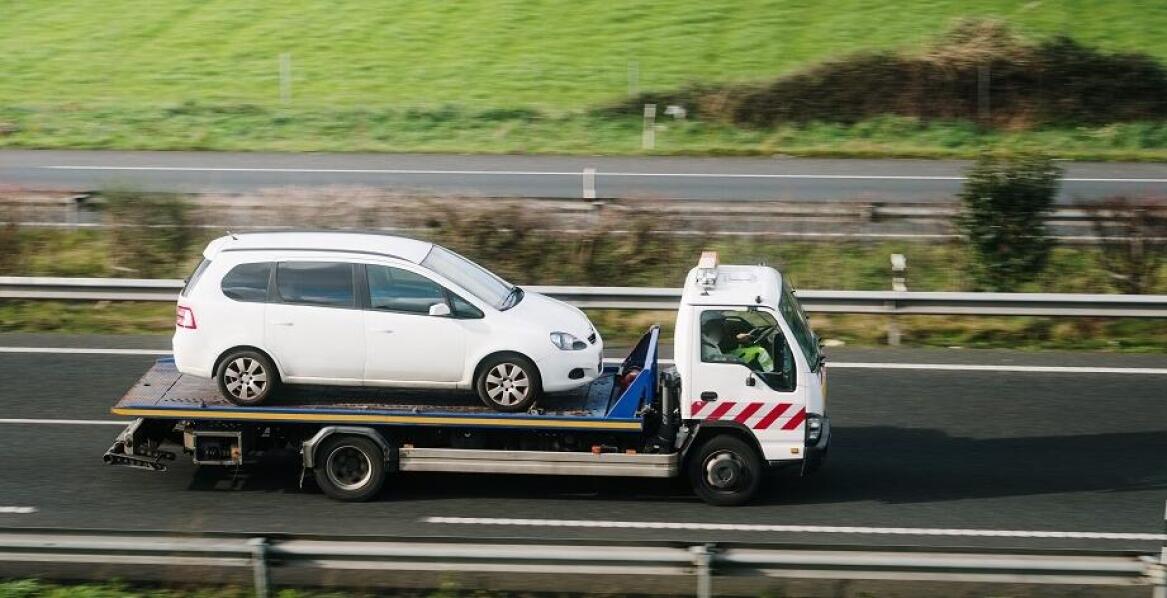 Dlaczego szybka reakcja na zgłoszenia jest kluczowa w pomocy drogowej?